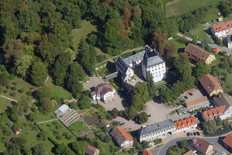 Großkochberg mit Schloss und Liebhabertheater — Luftbild
