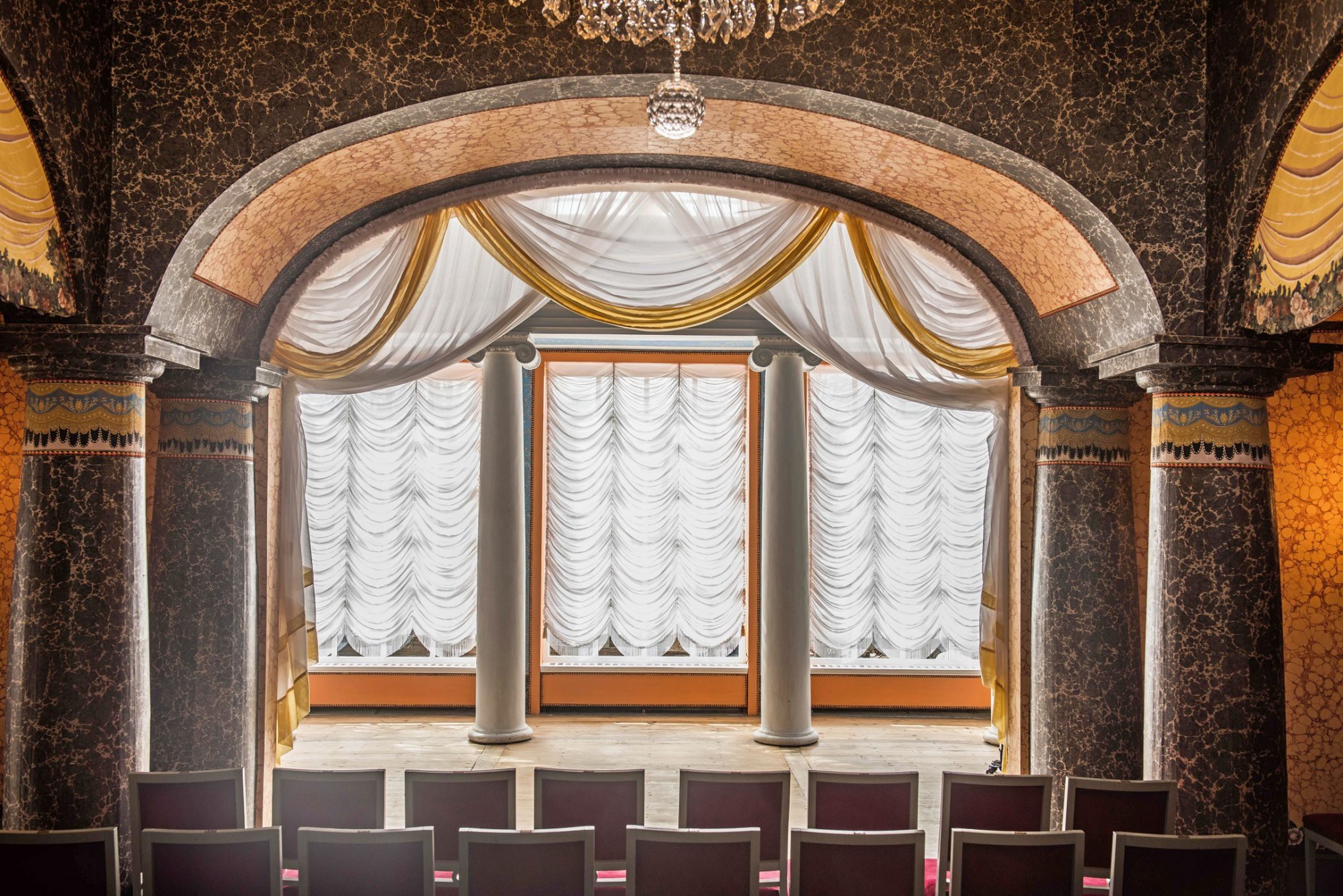 Blick auf die Bühne des Liebhabertheaters